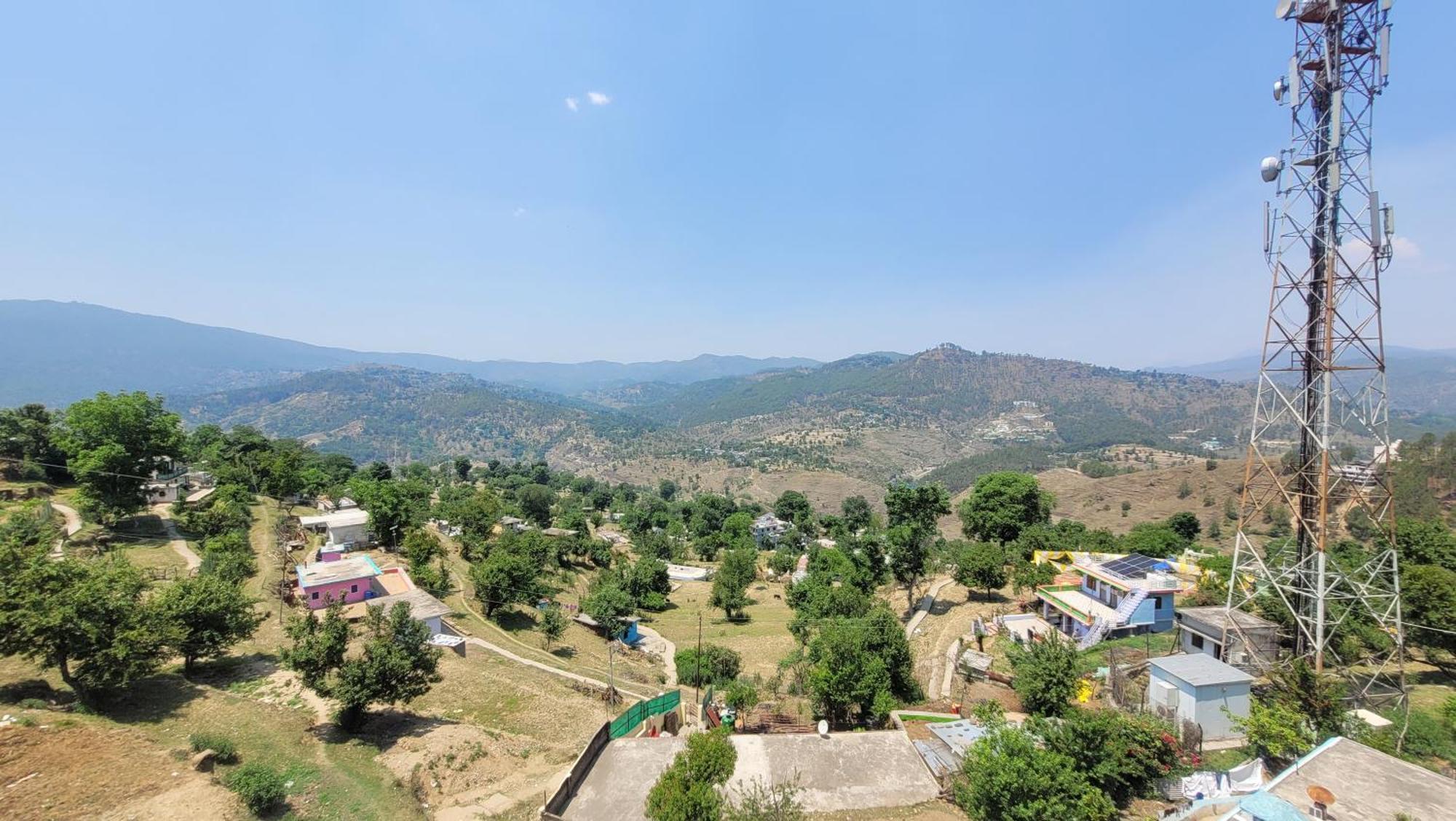 Mahi Restaurant & Guest House Almora Exterior photo
