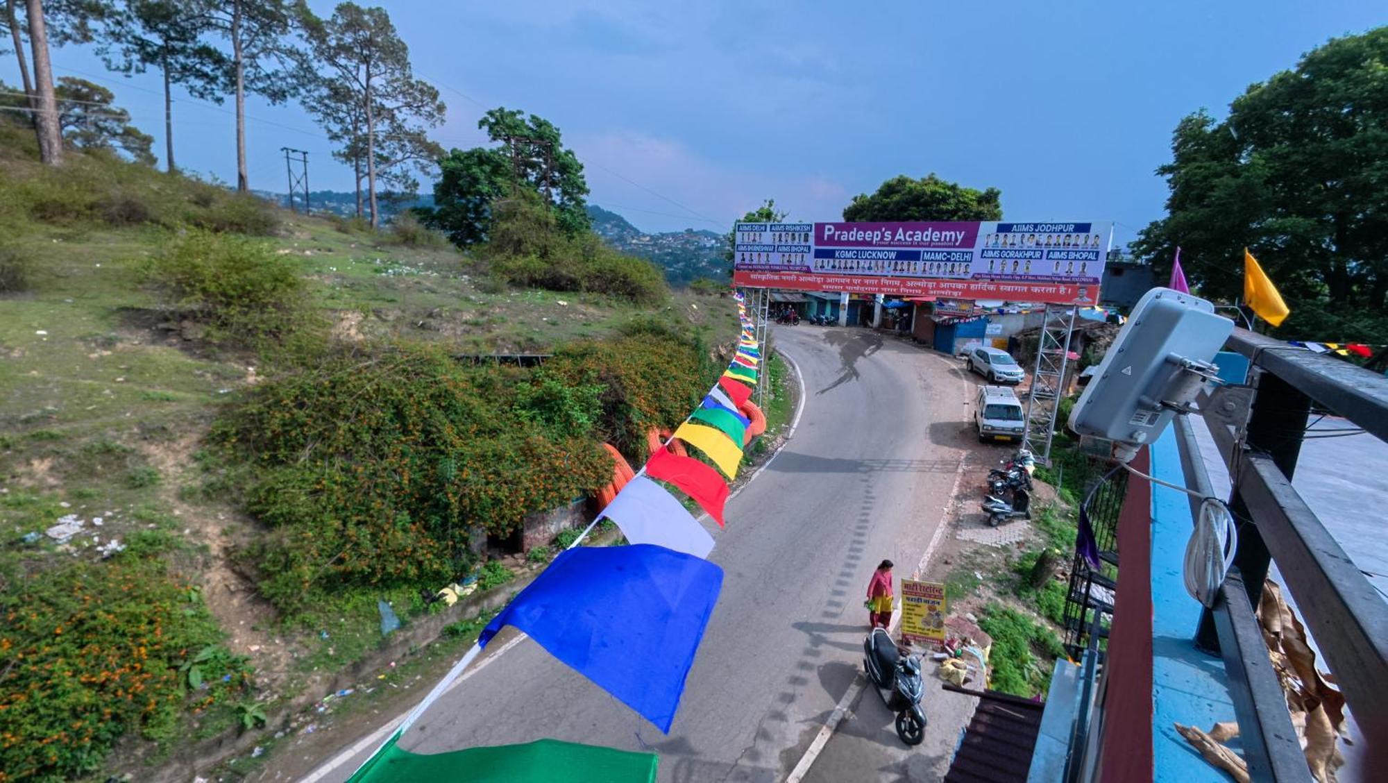 Mahi Restaurant & Guest House Almora Exterior photo